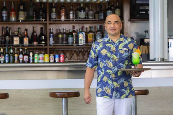 Paul Gauguin Cruises MS Paul Gauguin Piano Bar 1 ©Paul Gauguin Cruises.jpg